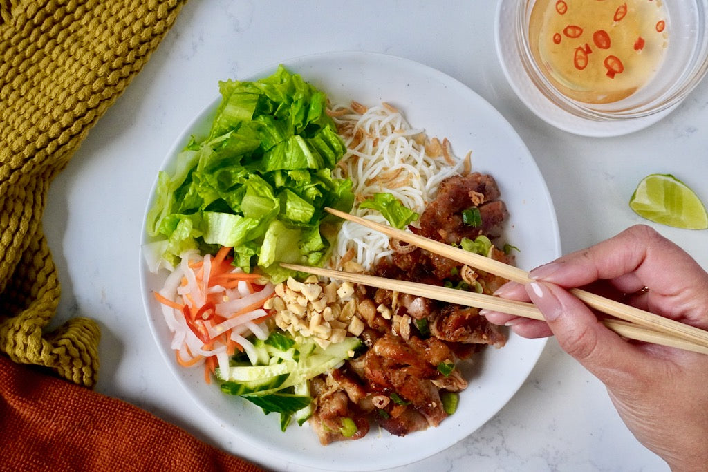 Vietnamese Vermicelli Bowl with Lemongrass Chicken - bún thịt ga nướng